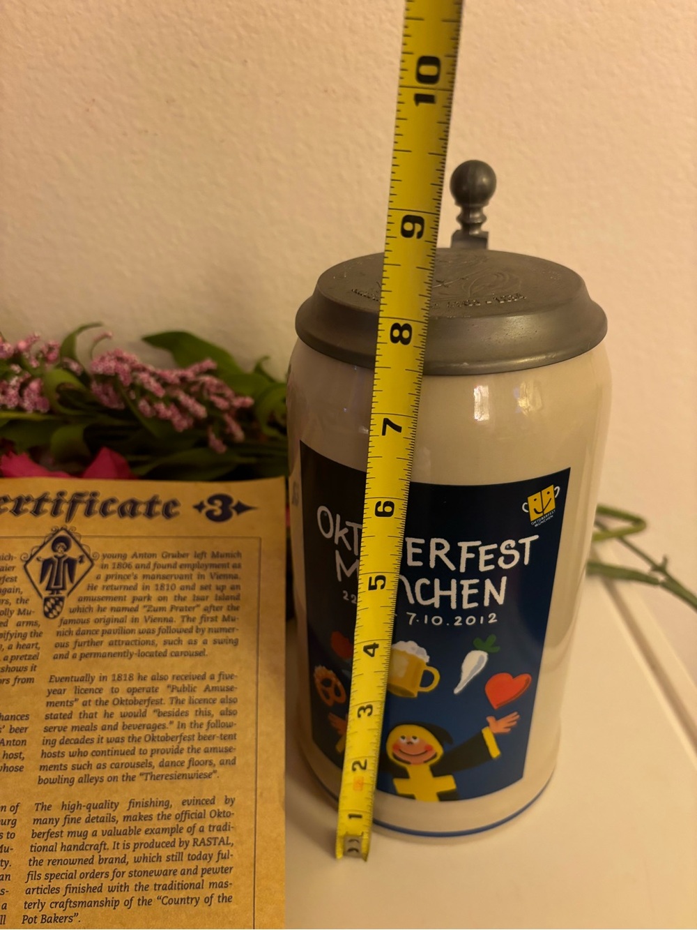Oktoberfest München Ceramic Beer Stein with Pewter Lid & Certificate, 2012 - Picture 9 of 10